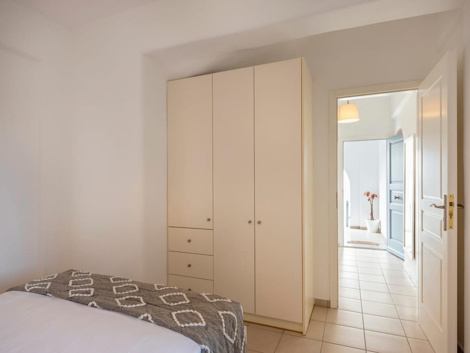 Bedroom, wardrobe