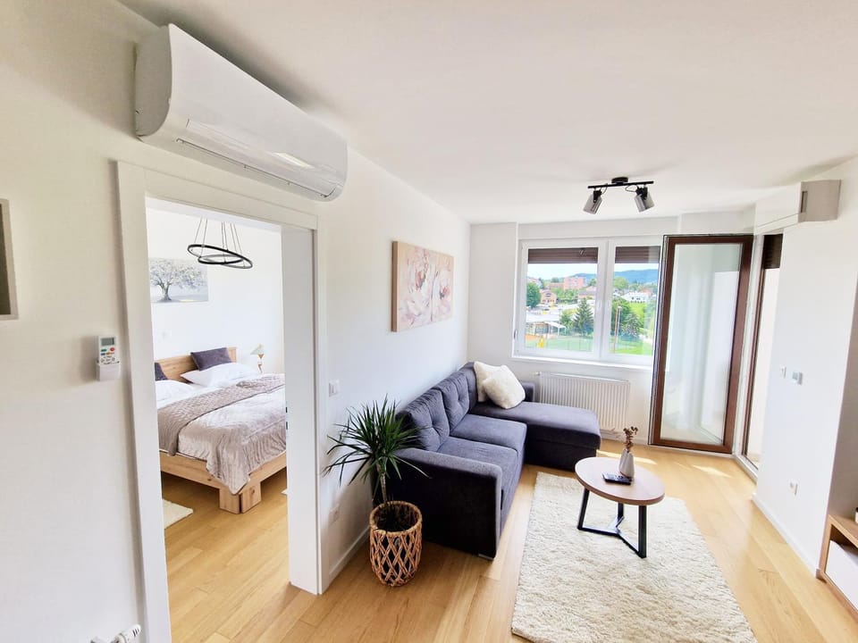 Bed, Photo of the whole room, Bedroom, air conditioner