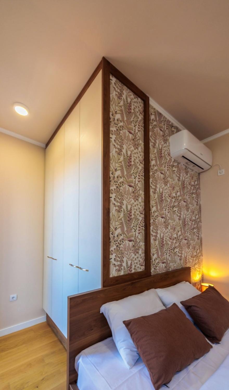 Bed, Bedroom, wardrobe, air conditioner