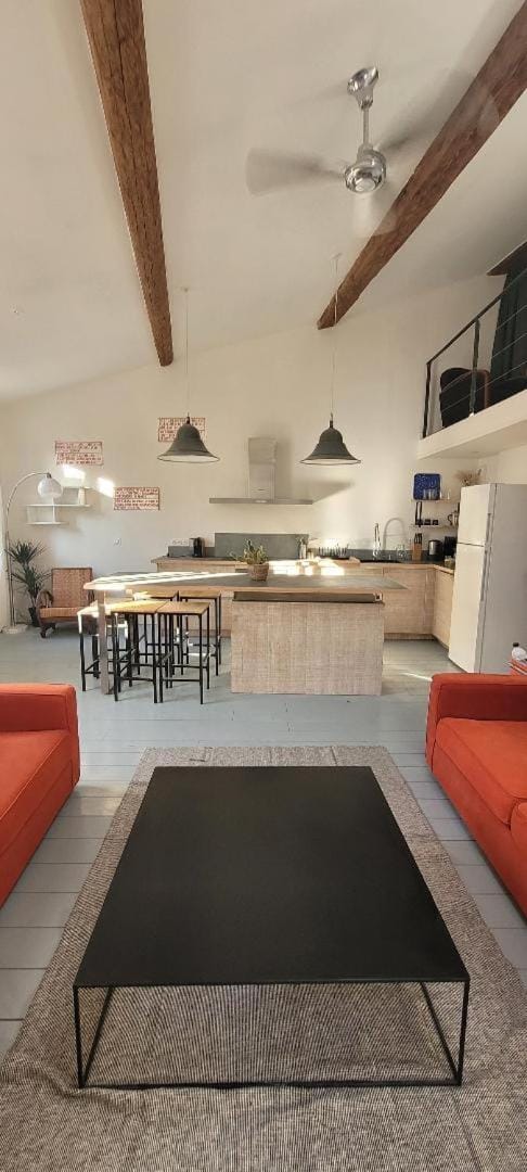Magnifique LOFT Déco sur le port et à 5mn des plages wifi Clim 85 m2 Apartment in La Ciotat