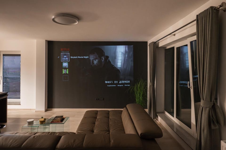 Skylark - Tokyo Penthouse with Jacuzzi, Movie Theater & Panoramic View Apartment in Brasov