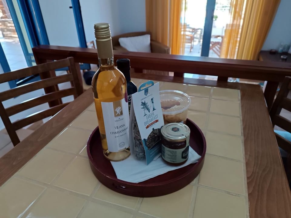 Food and drinks, Dining area, Food