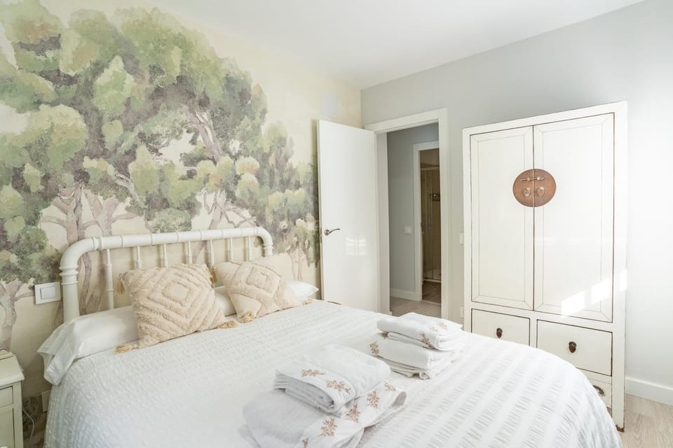 Bed, Photo of the whole room, Bedroom, towels, wardrobe