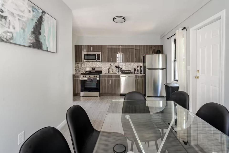 Dining area, kitchen