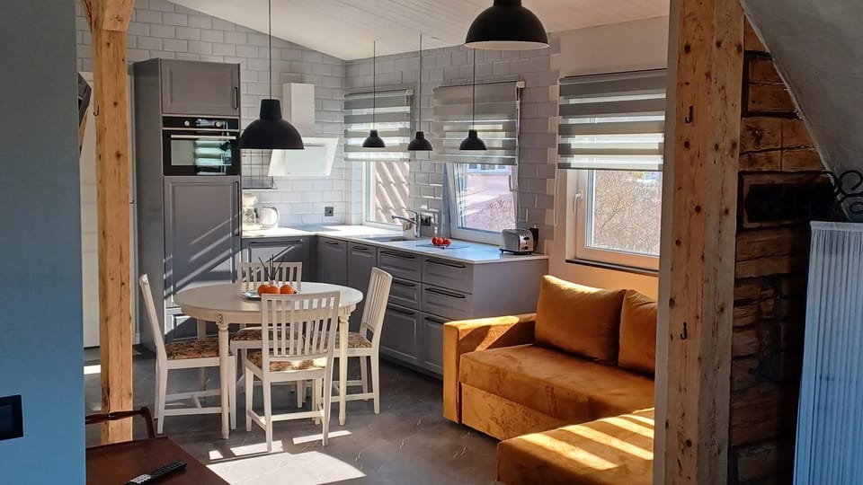 Kitchen or kitchenette, Living room, Seating area, Dining area