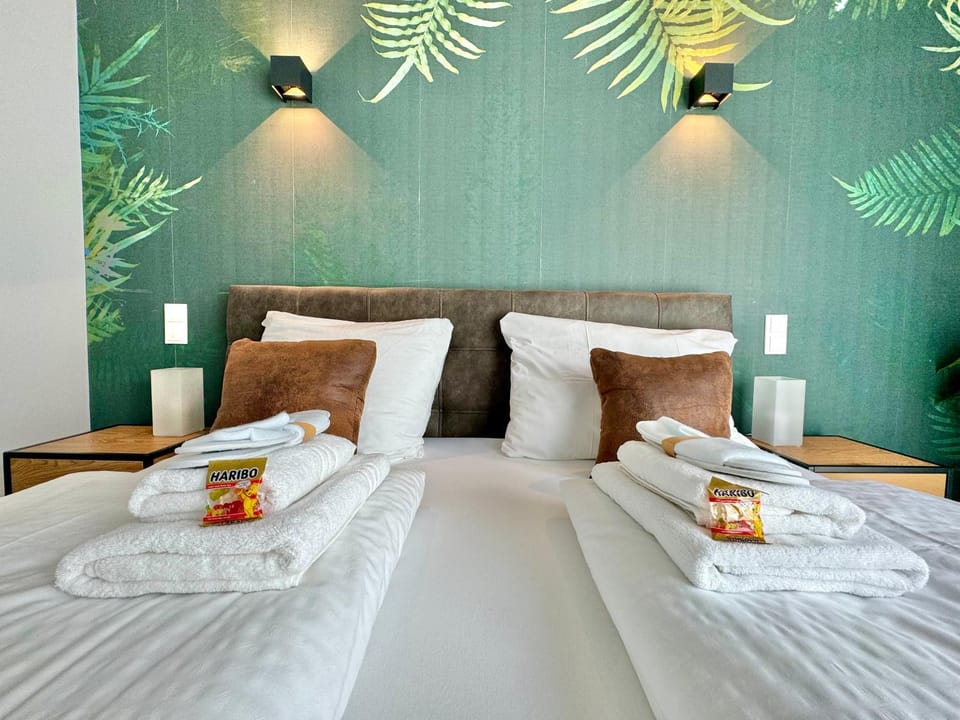 Bed, Photo of the whole room, Bedroom, towels