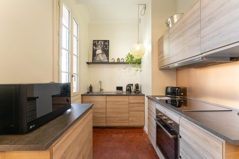 Coffee/tea facilities, Kitchen or kitchenette, dishwasher, oven, stove, stove, toaster, kitchen, kitchen