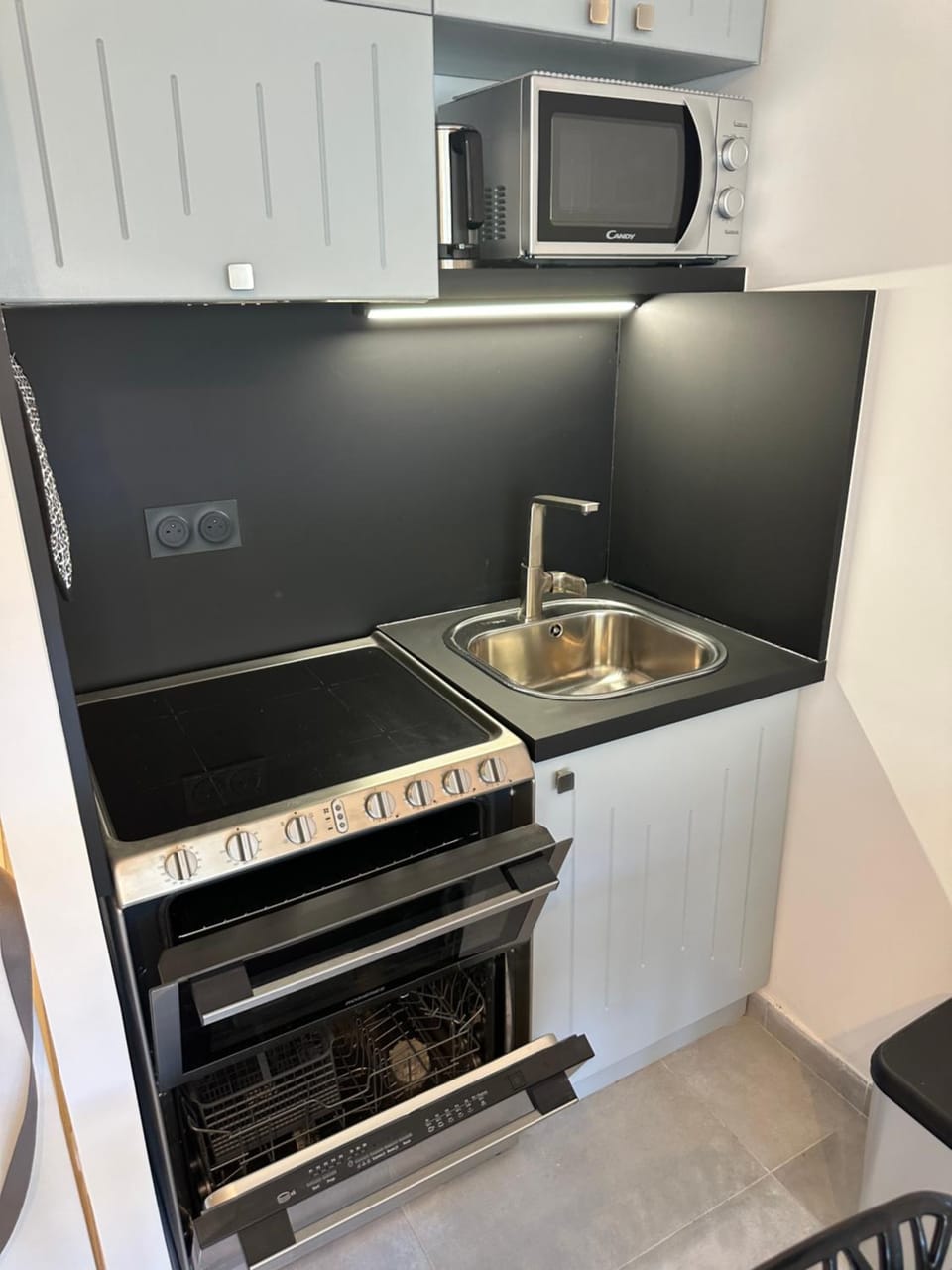 Kitchen or kitchenette, stove