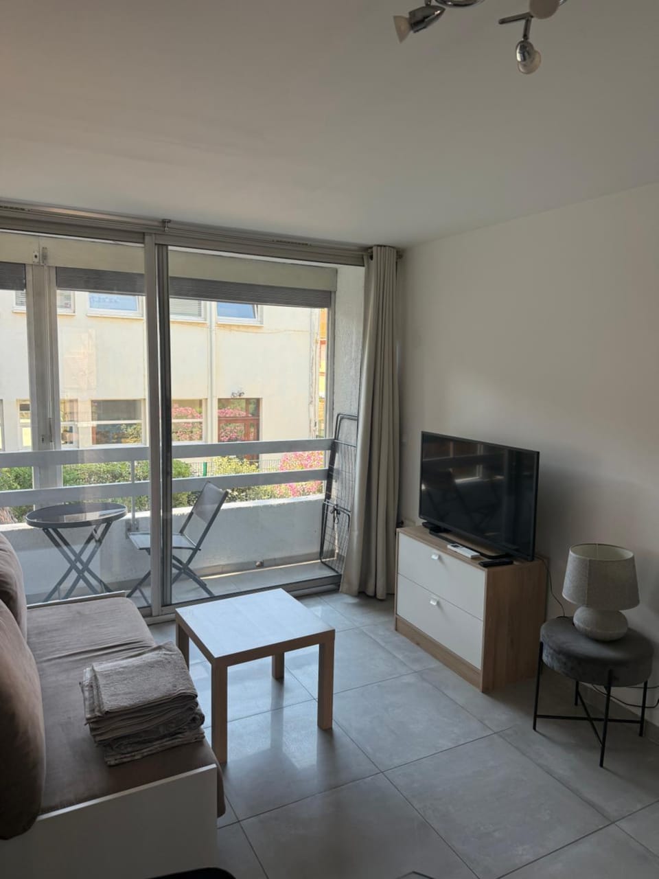 Superbe studio climatisé sur le port de Hyeres Apartment in Hyères