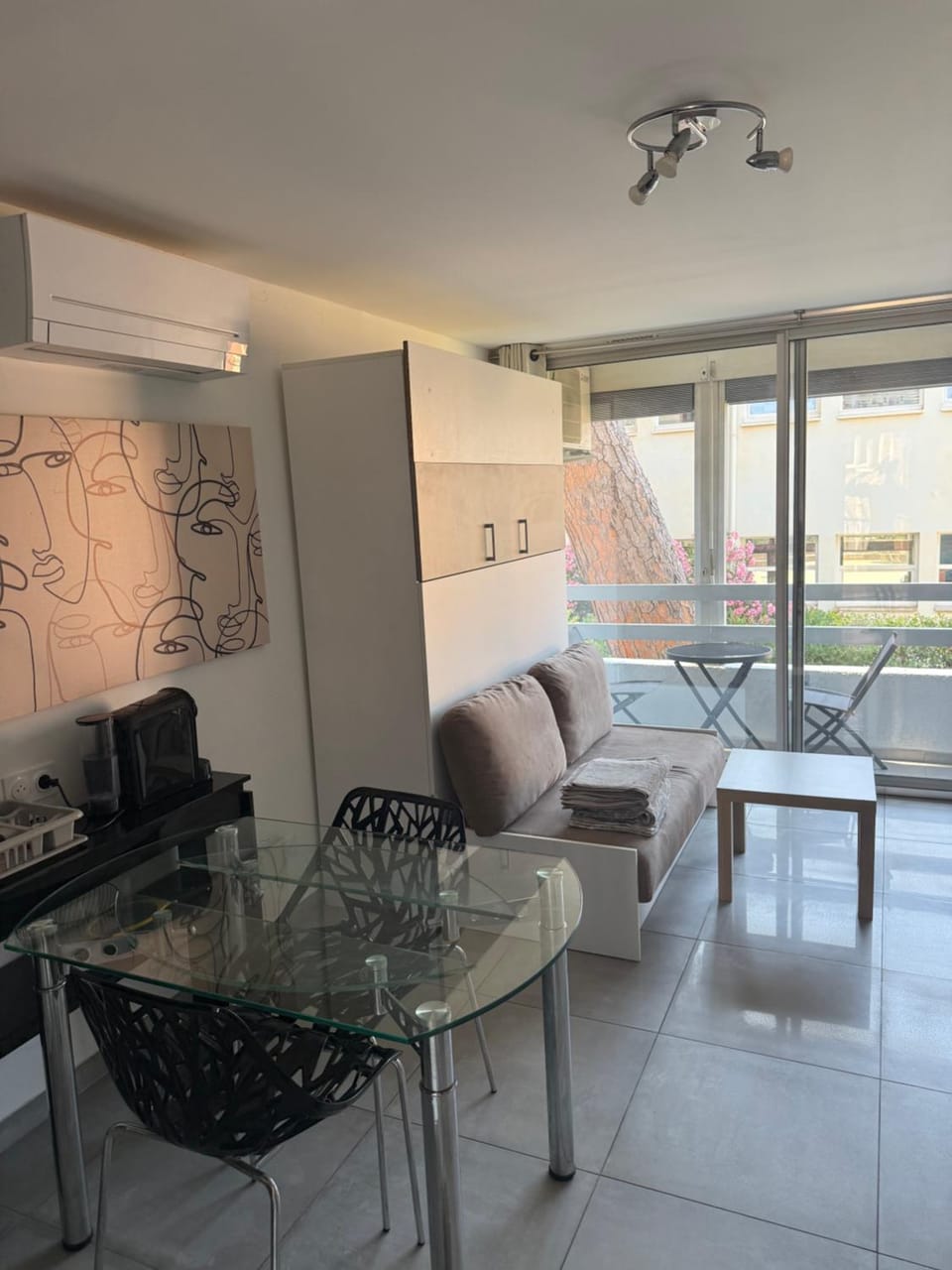 Superbe studio climatisé sur le port de Hyeres Apartment in Hyères