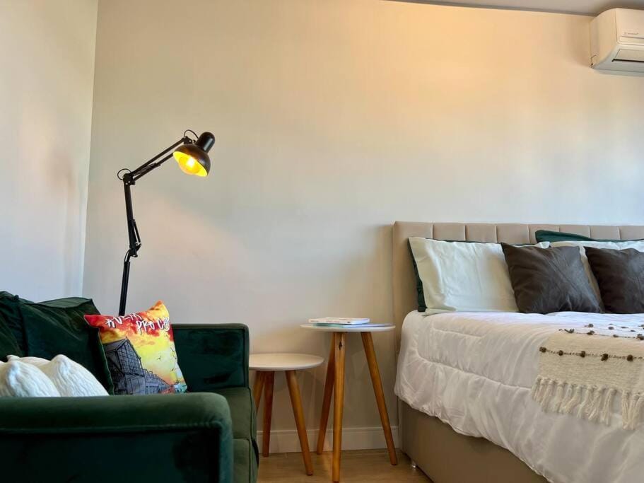 Bed, Seating area