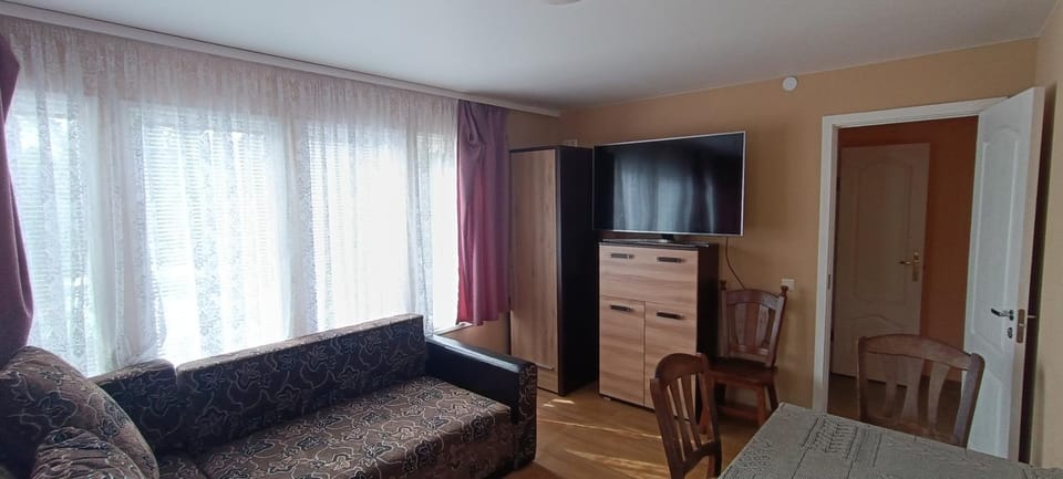 Communal lounge/ TV room, Bed, wardrobe