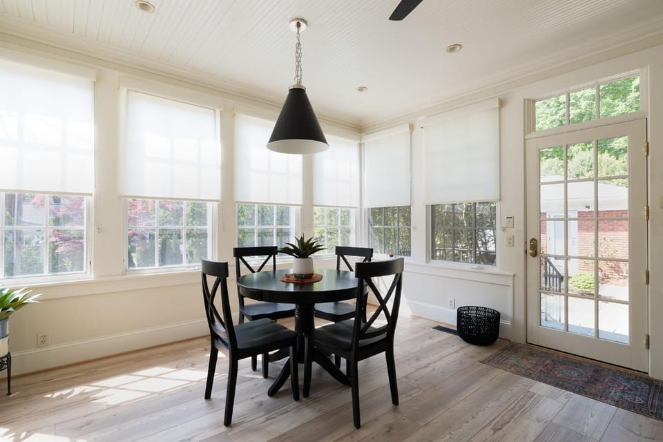 Luxury Large Home - Family Home - Big Fenced Yard House in Greensboro
