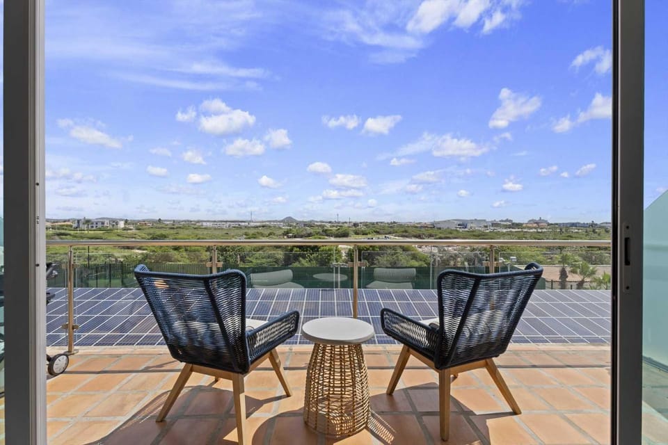 Eagle Beach-Best value-Island View 1BR condo-R362 House in Noord