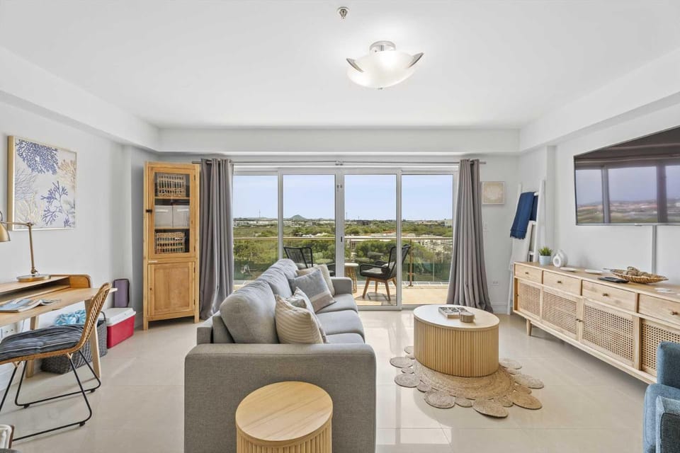 Eagle Beach-Best value-Island View 1BR condo-R362 House in Noord