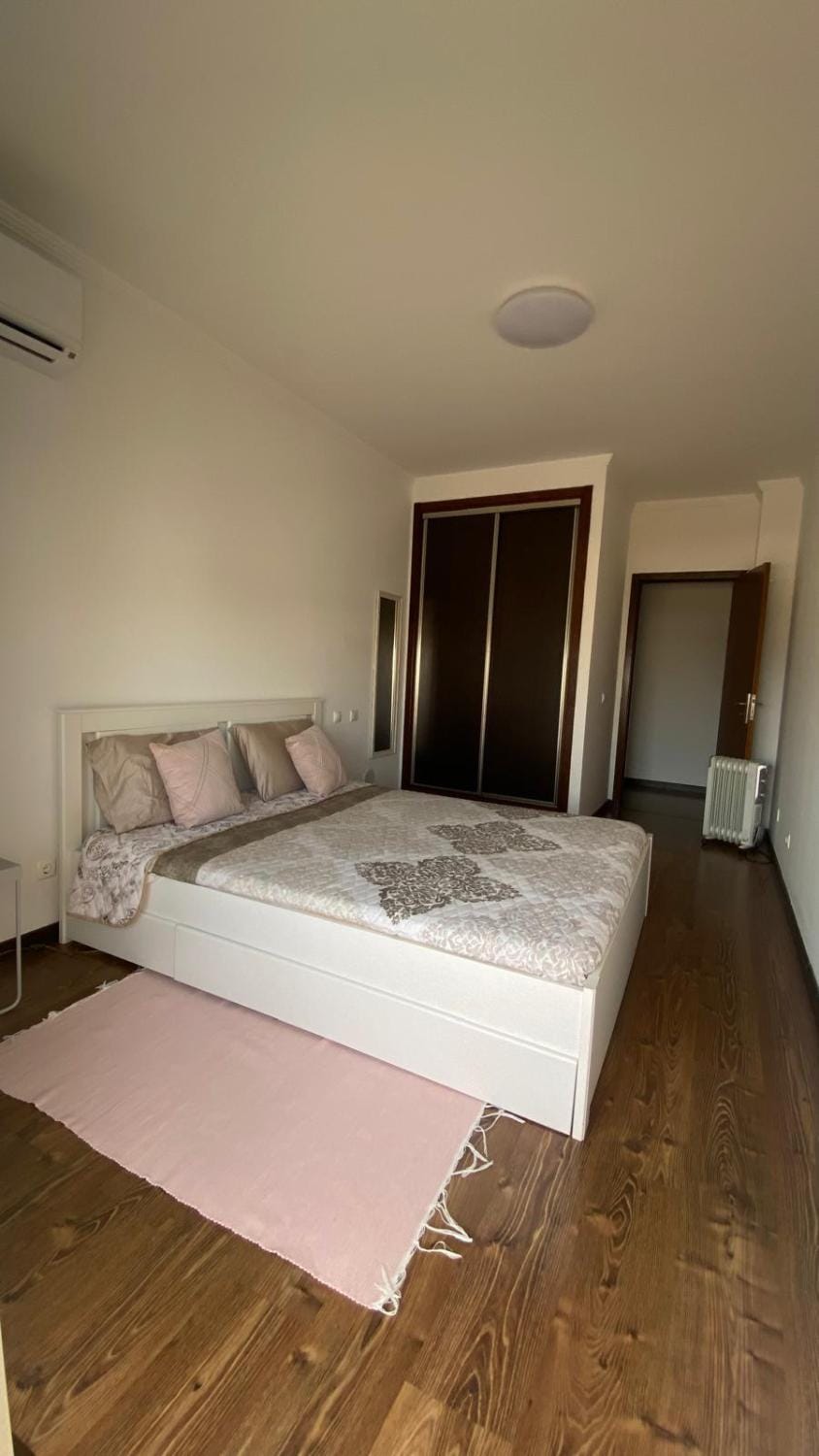 Photo of the whole room, air conditioner