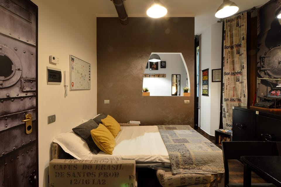 Bed, Living room