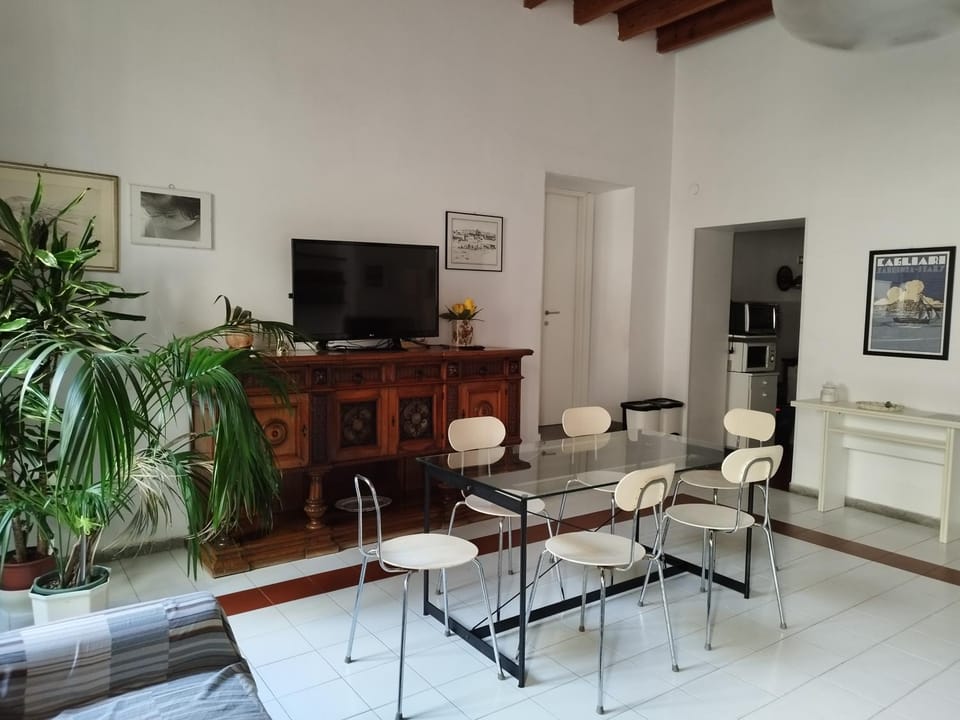 TV and multimedia, Living room, Dining area