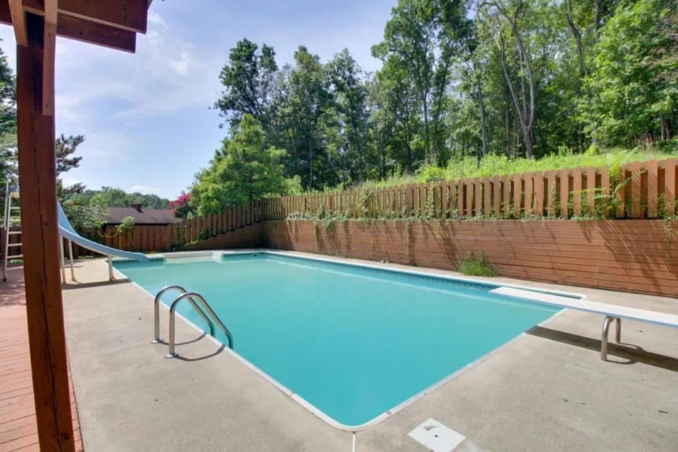 Mountain Lodge - Heated Pool 83 Degrees House in Shenandoah Valley