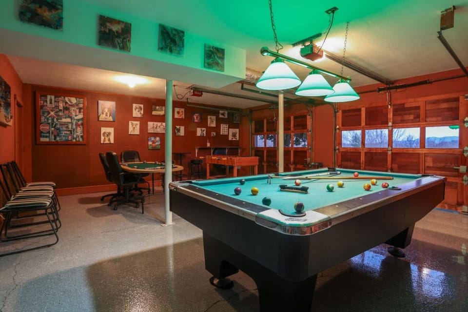 Mountain Lodge - Heated Pool 83 Degrees House in Shenandoah Valley