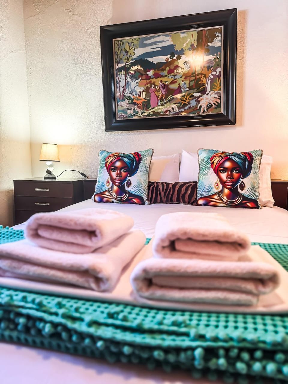 Bed, Living room, Photo of the whole room, Bedroom