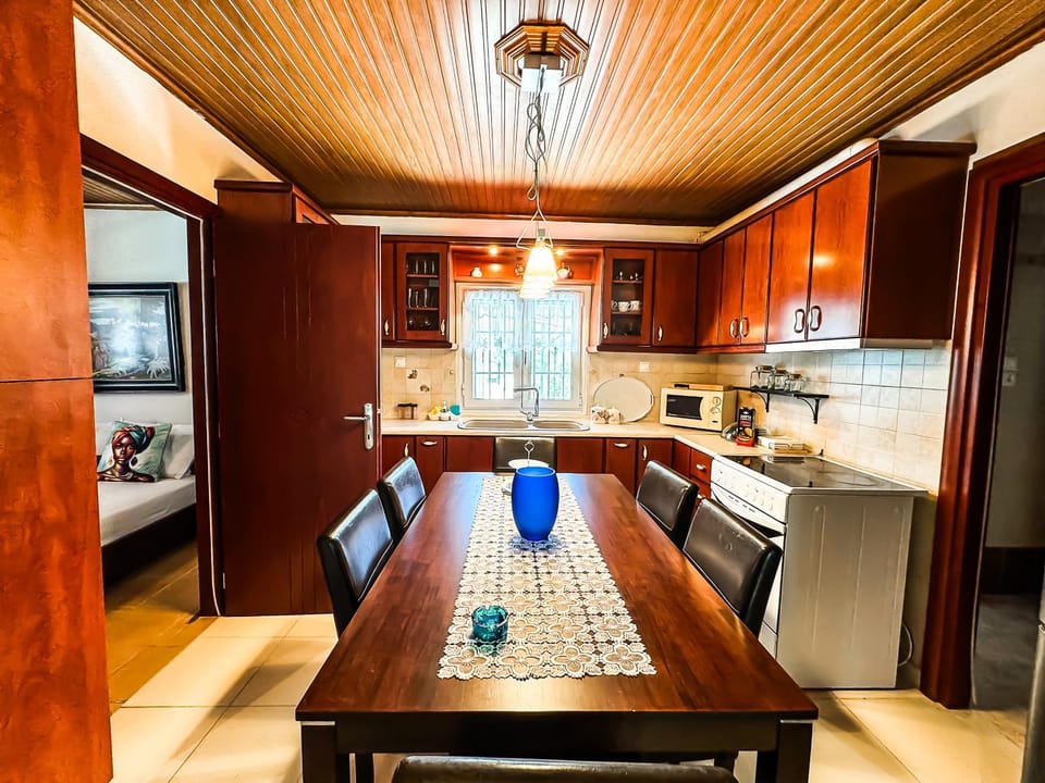 Kitchen or kitchenette, Dining area, oven, pet friendly, stove, toaster