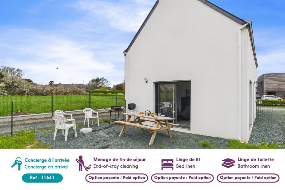 Property building, Facade/entrance, Off site