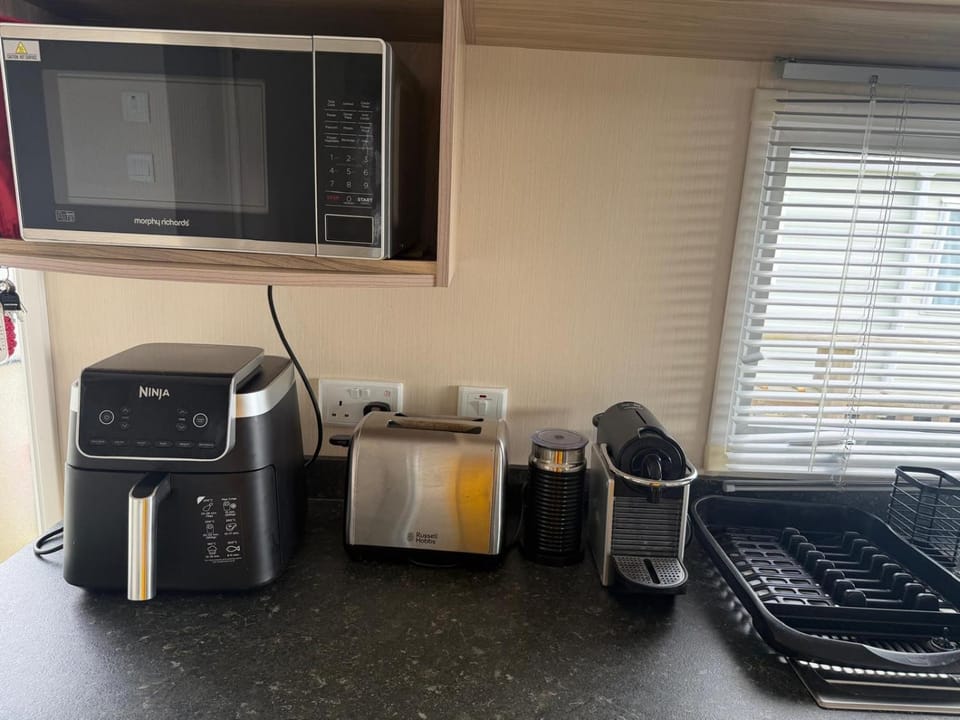 Coffee/tea facilities, Kitchen or kitchenette, microwave, toaster