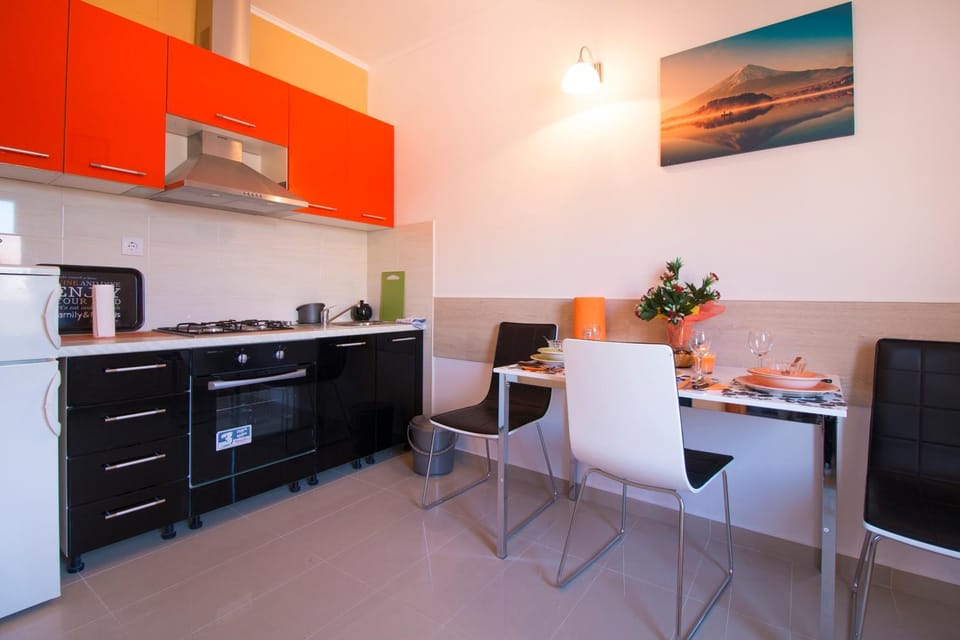 Dining area, kitchen