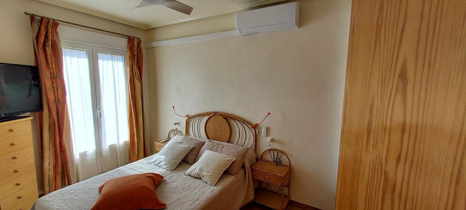 Bed, TV and multimedia, Bedroom, air conditioner