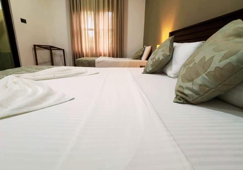 Bed, Bedroom, towels