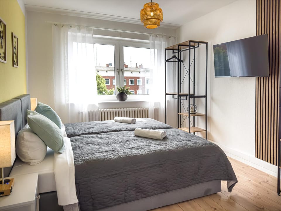 Bed, Photo of the whole room, Bedroom