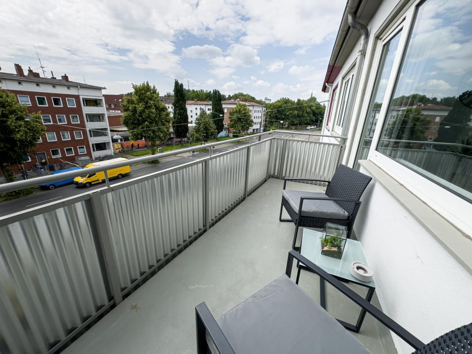Property building, Patio, Balcony/Terrace
