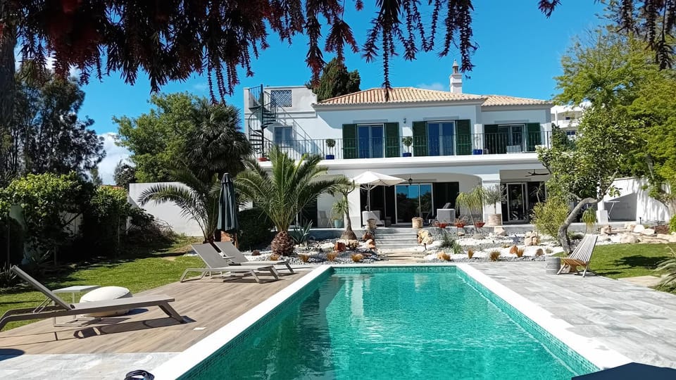 Property building, Garden, Garden view, Pool view, Swimming pool, sunbed