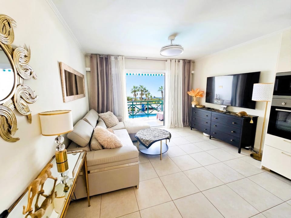 Natural landscape, Golfcourse, TV and multimedia, Balcony/Terrace, Kitchen or kitchenette, Living room, Seating area, Dining area, Landmark view, Pool view, Sea view, Inner courtyard view, pet friendly