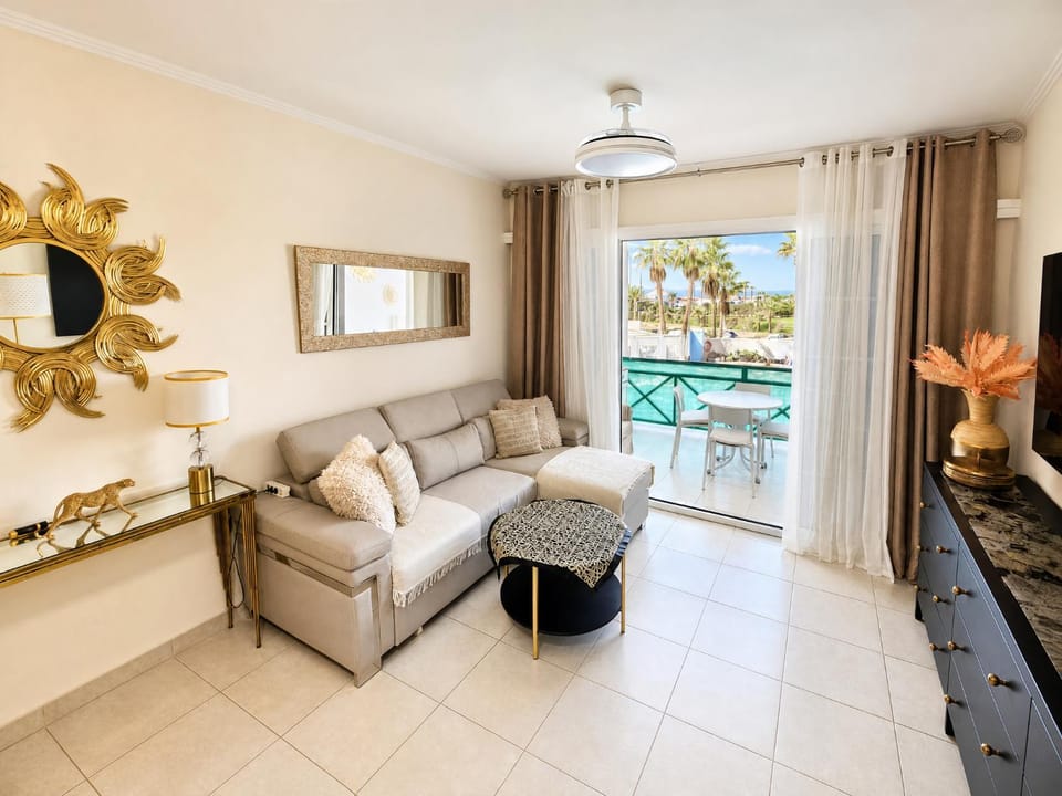 TV and multimedia, Balcony/Terrace, Kitchen or kitchenette, Living room, Seating area, Garden view, Landmark view, Mountain view, Pool view, Sea view