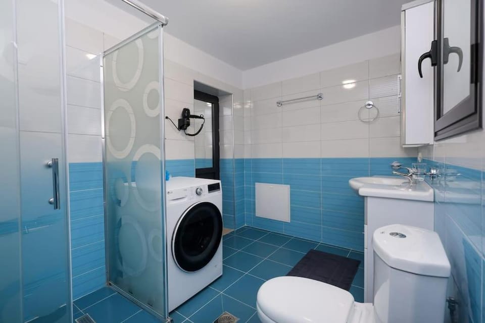 Shower, Toilet, Bathroom, bidet, towels, washing machine
