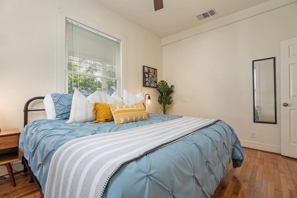 Bluebird Haus - Game Room & Hot Tub House in Fredericksburg