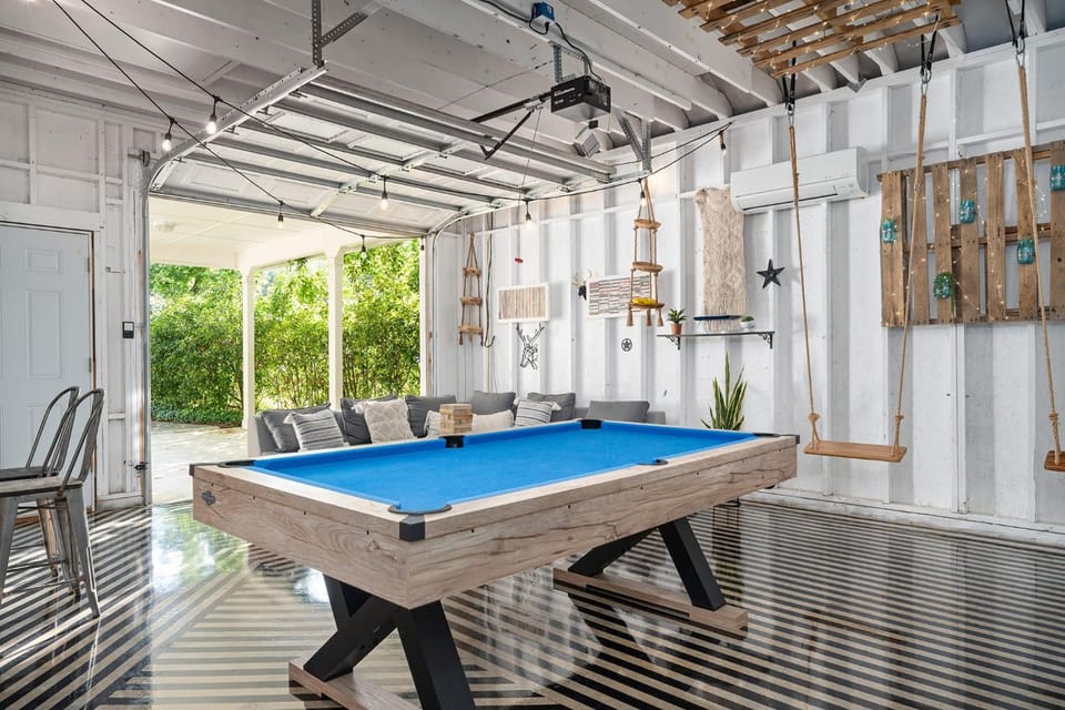 Bluebird Haus - Game Room & Hot Tub House in Fredericksburg