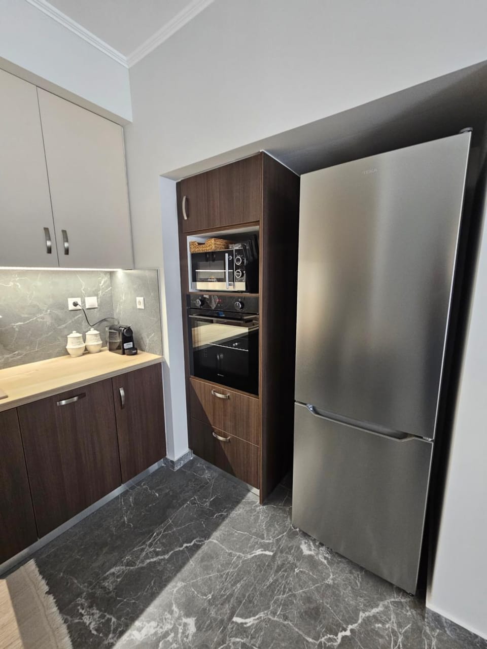 Kitchen or kitchenette, oven