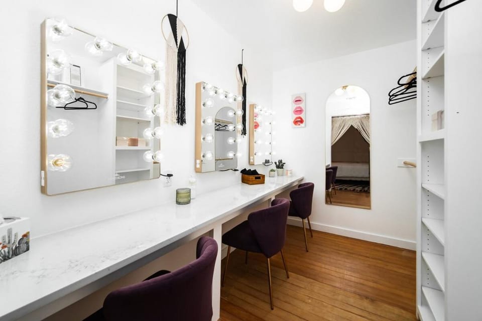 Howdy Haus - Pool Hot Tub Game Room & Glam Room House in Fredericksburg