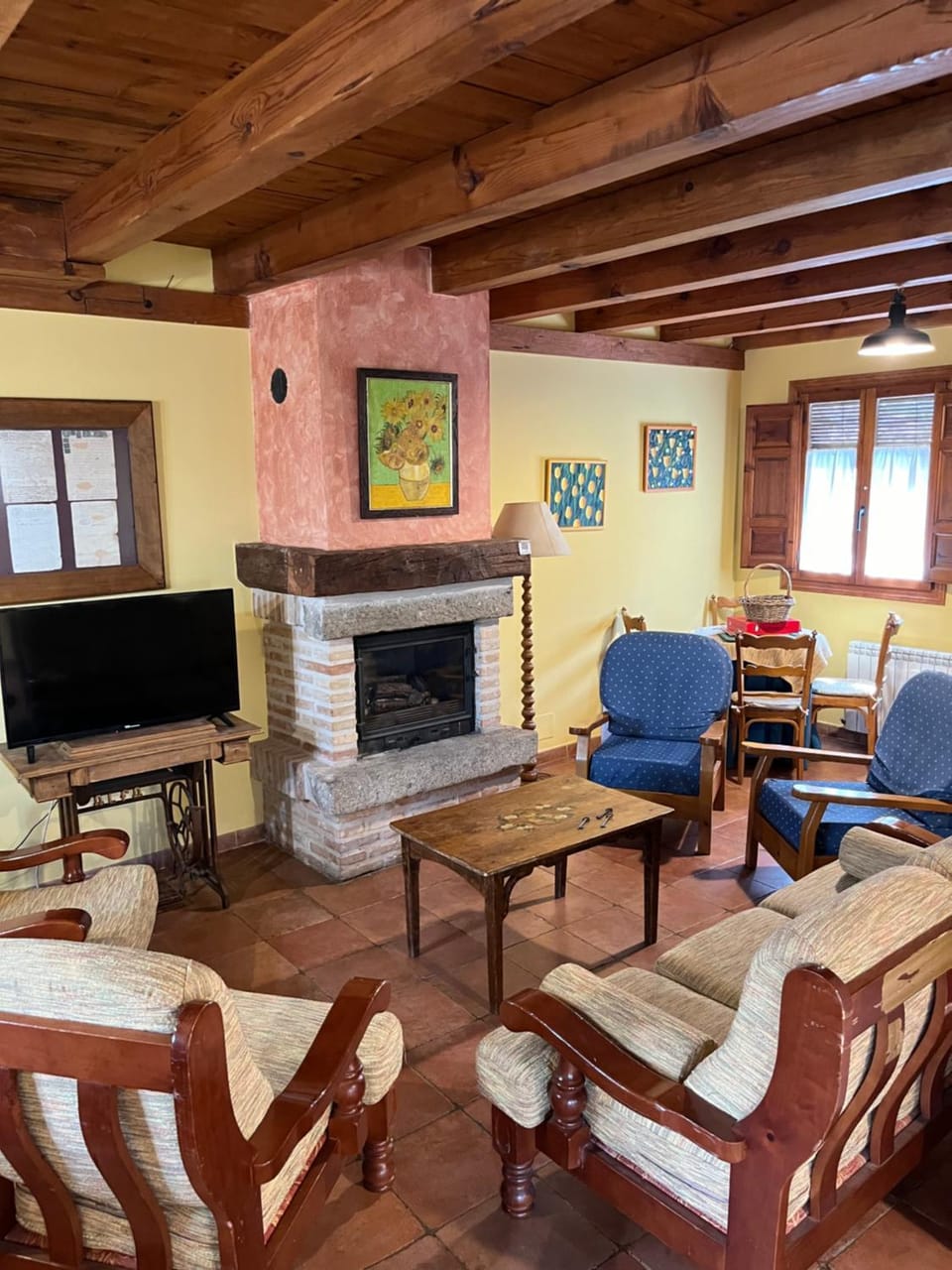 Communal lounge/ TV room, Living room, Seating area