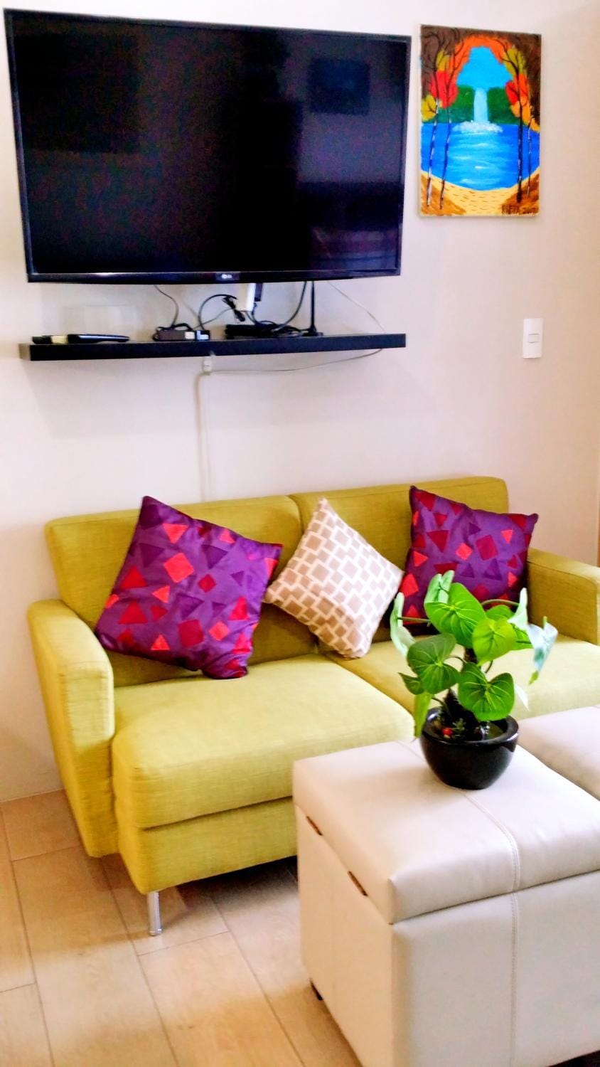 Communal lounge/ TV room, TV and multimedia, Living room, Seating area, Evening entertainment