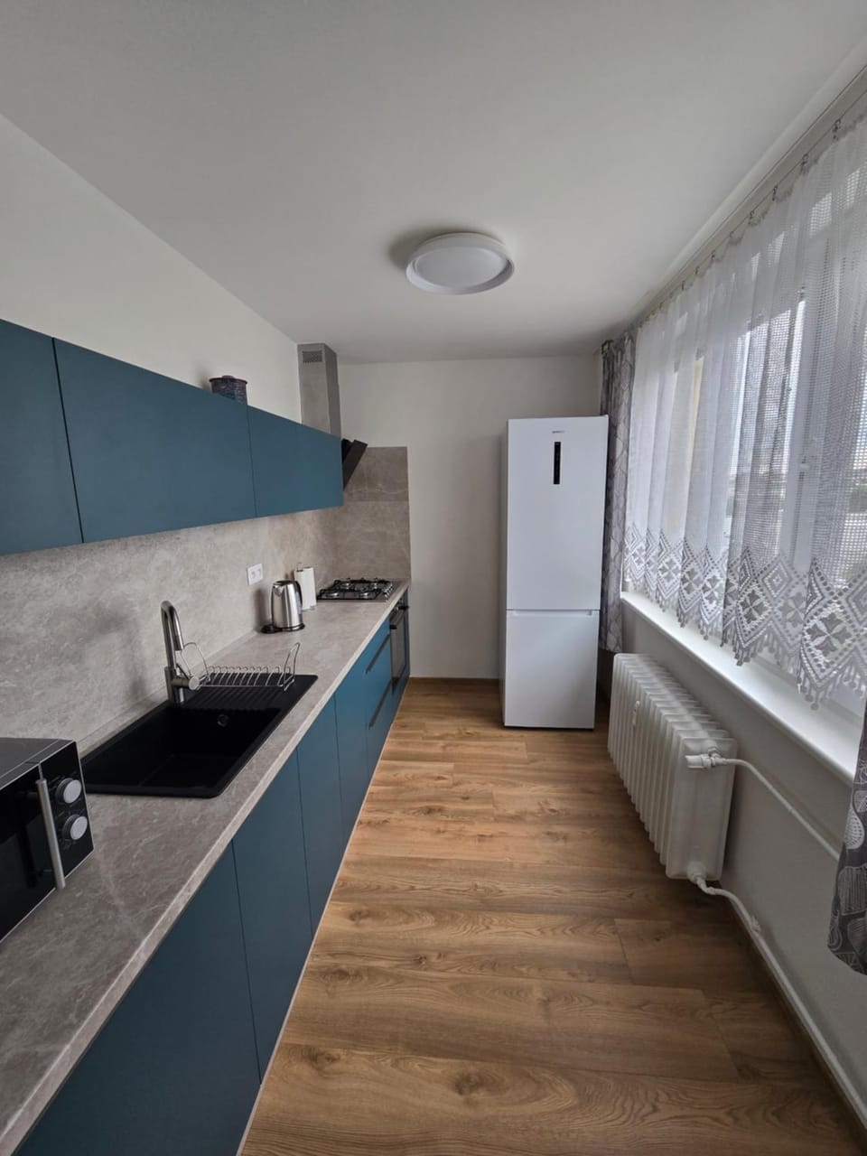 Coffee/tea facilities, Kitchen or kitchenette, dishwasher, oven, stove