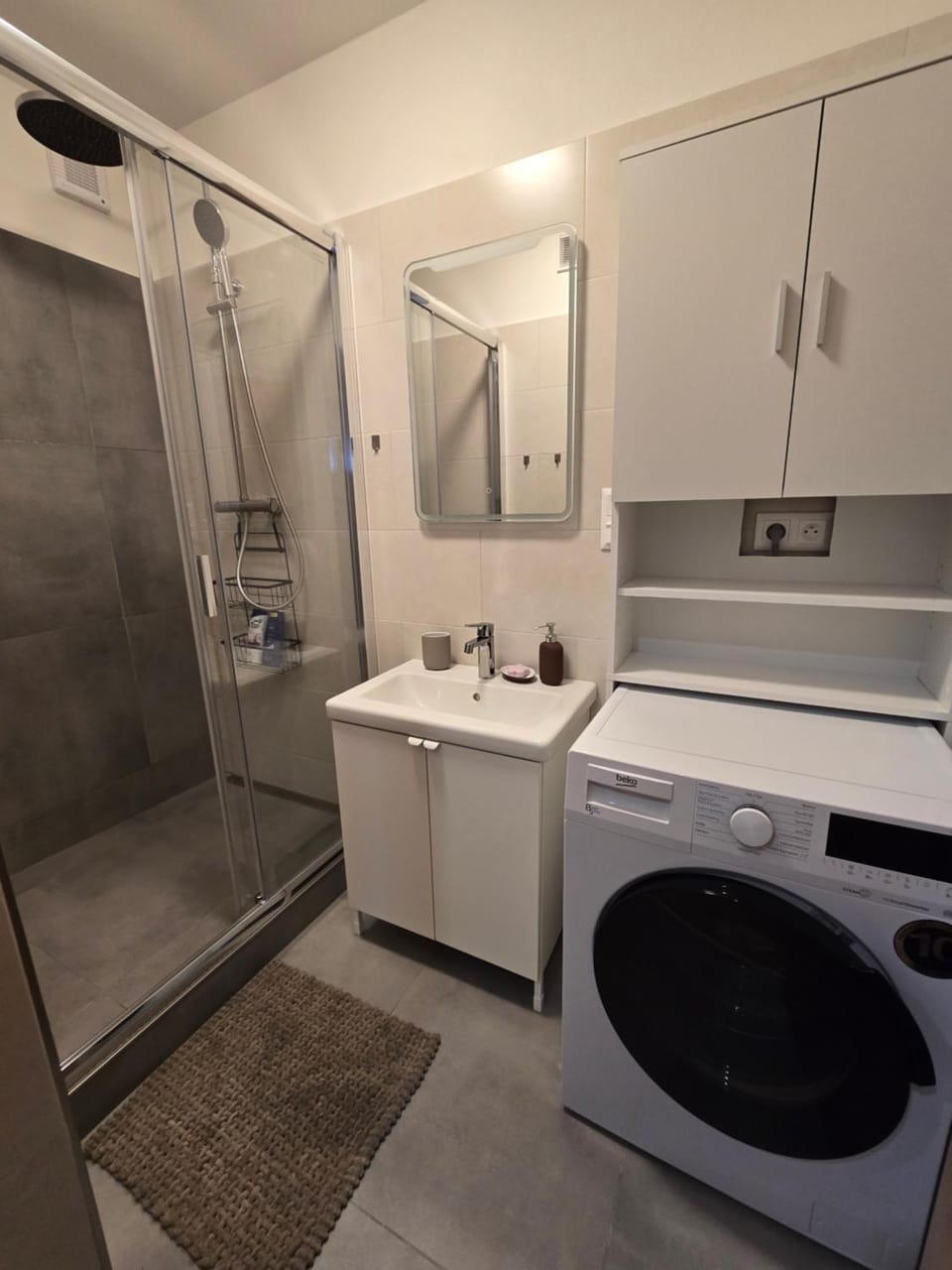 Shower, Bathroom, washing machine, dryer