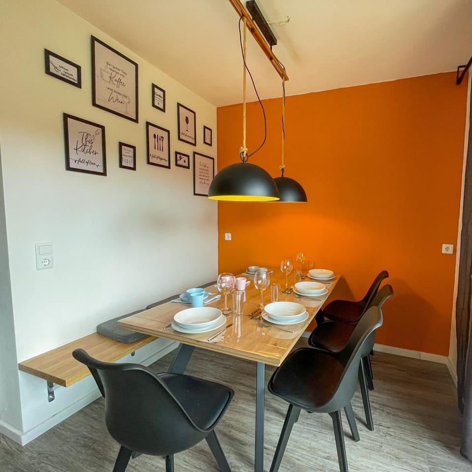 Kitchen or kitchenette, Seating area, Dining area, Communal kitchen, Dinner, kitchen