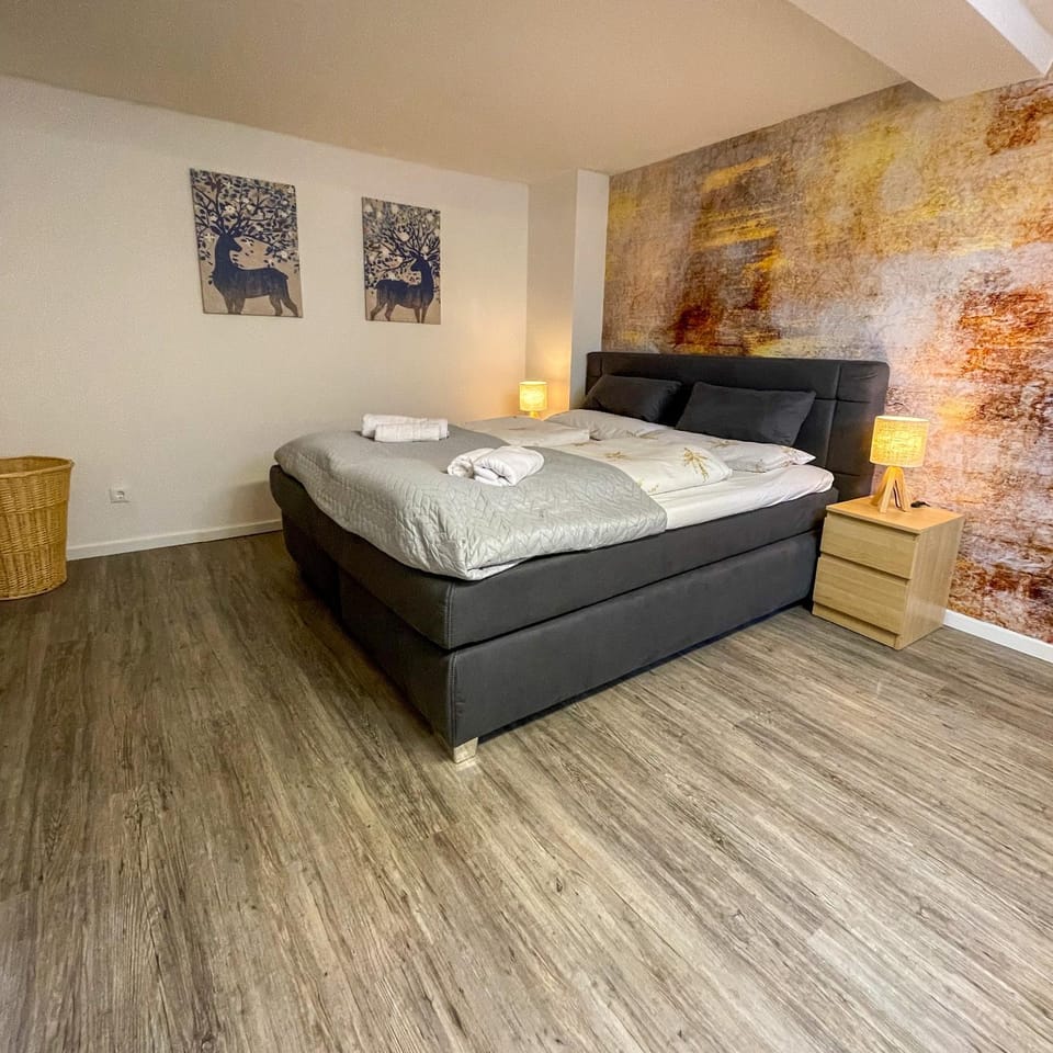 Bed, Photo of the whole room, Bedroom, towels