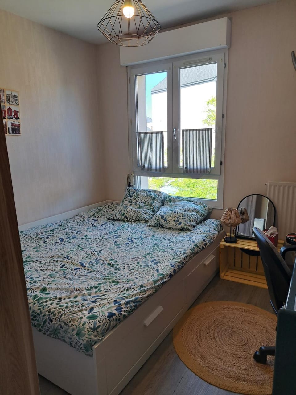 Bed, Photo of the whole room