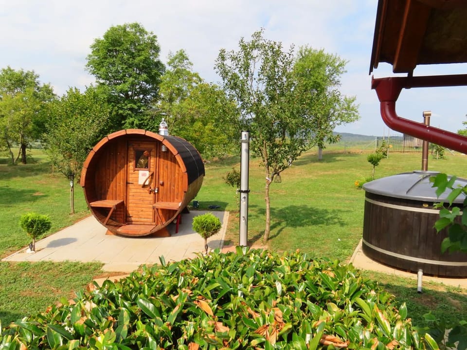 Hot Tub, Sauna