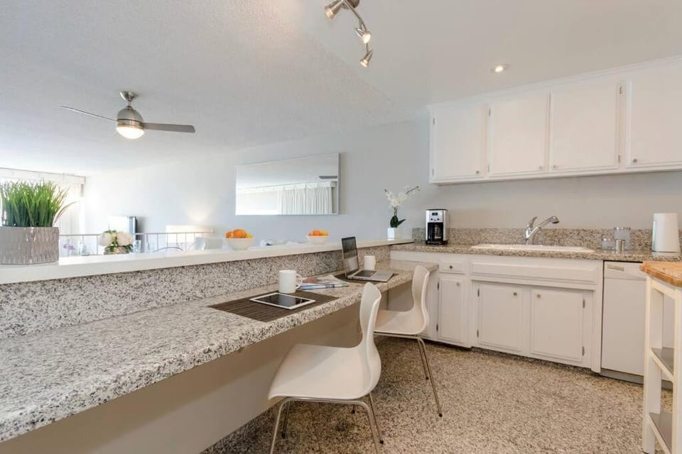 OCEAN PARADISE SANTA MONICA ADJACENT 2 Bedroom Apartment in Topanga